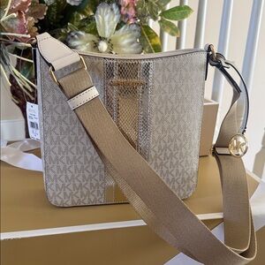 Michael Jet Set Travel Crossbody Brand New Authentic 9x8.5